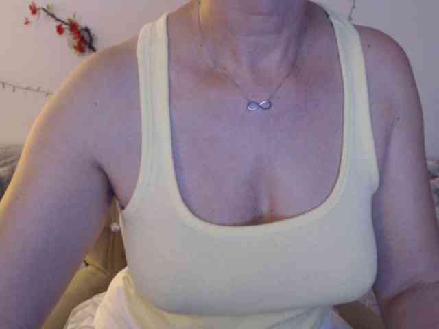 goodSnowQueen webcam