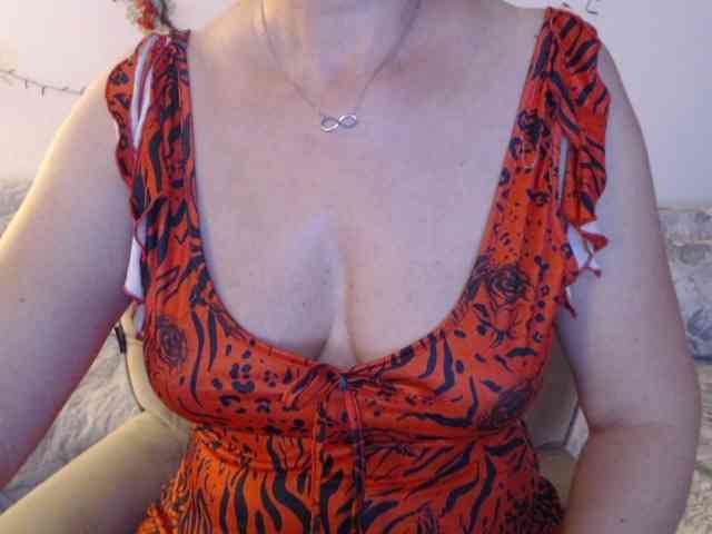 goodSnowQueen webcam