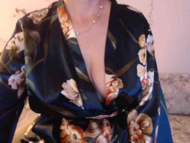 goodSnowQueen webcam