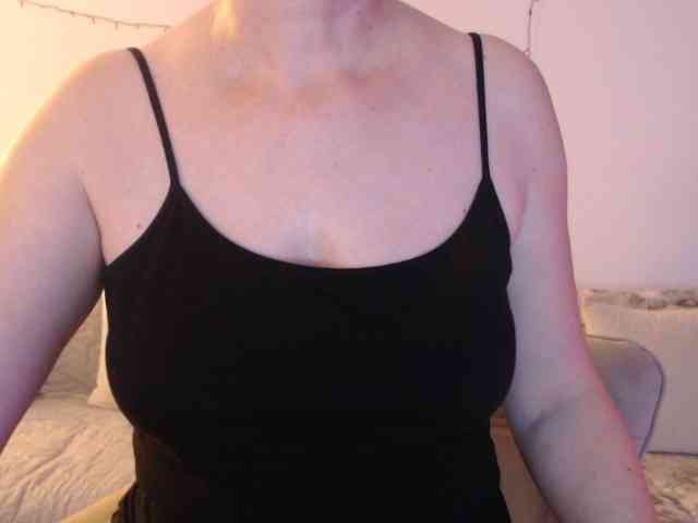 goodSnowQueen webcam