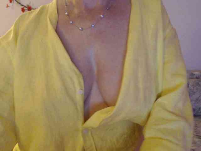 goodSnowQueen webcam