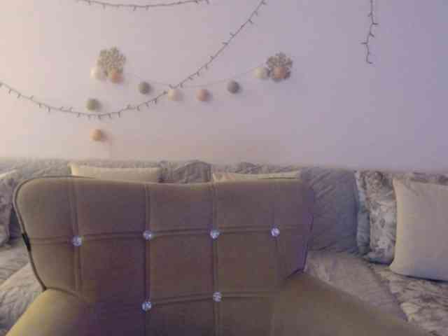 goodSnowQueen webcam