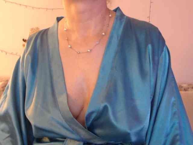 goodSnowQueen webcam