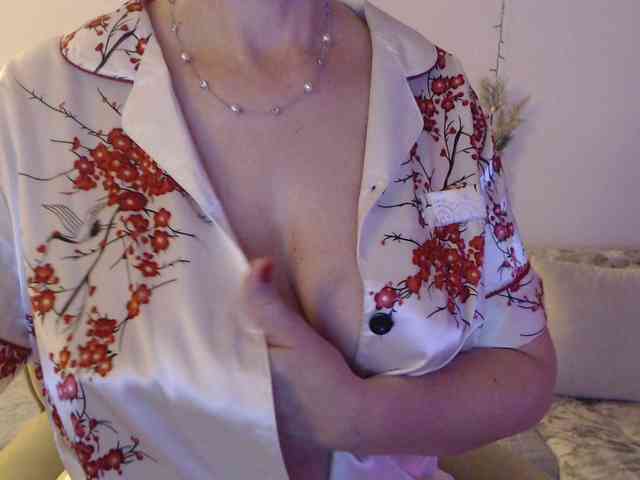 goodSnowQueen webcam