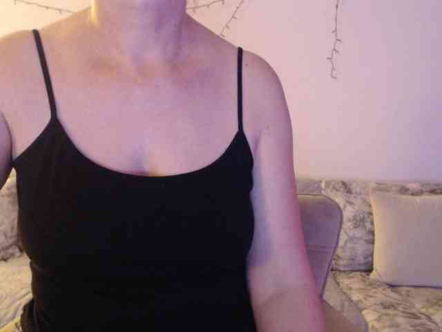 goodSnowQueen webcam