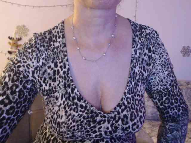 goodSnowQueen webcam