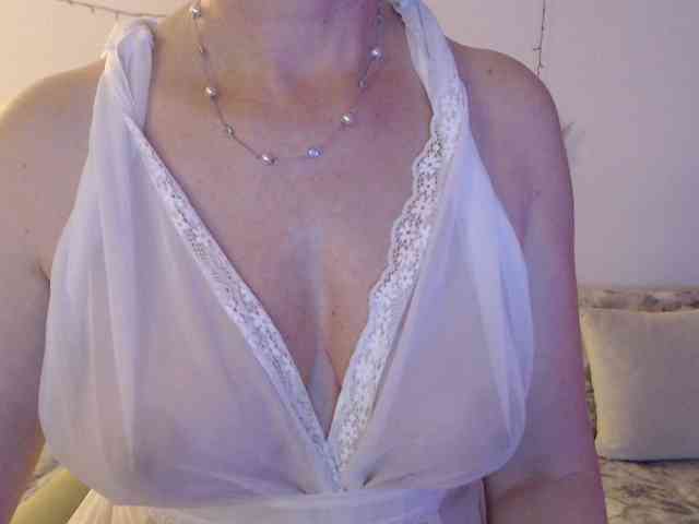 goodSnowQueen webcam