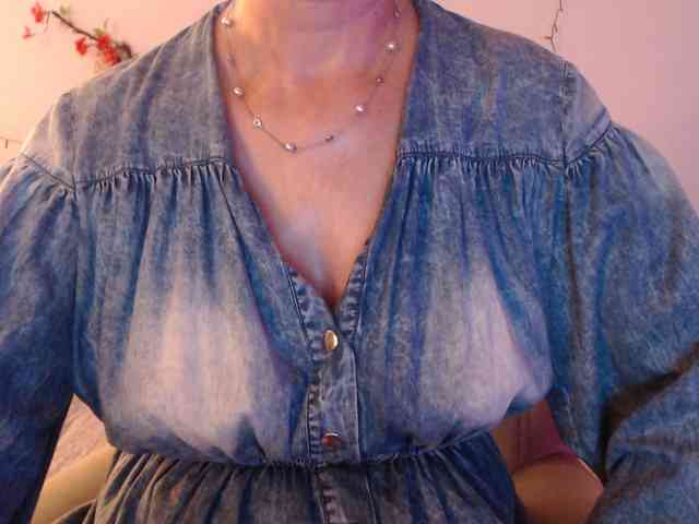 goodSnowQueen webcam