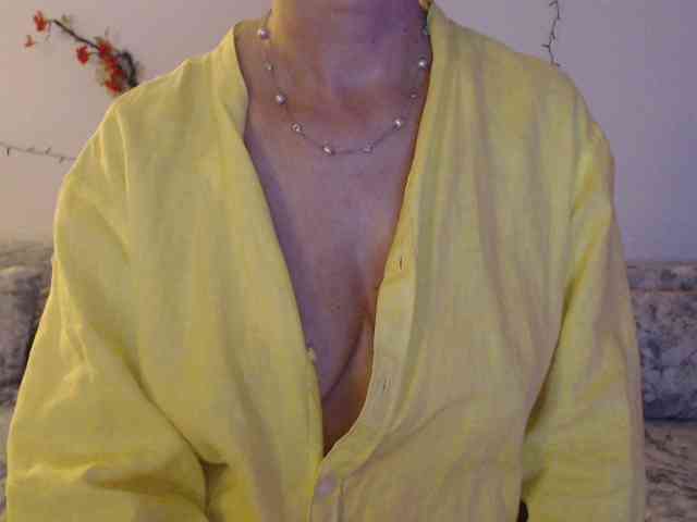 goodSnowQueen webcam