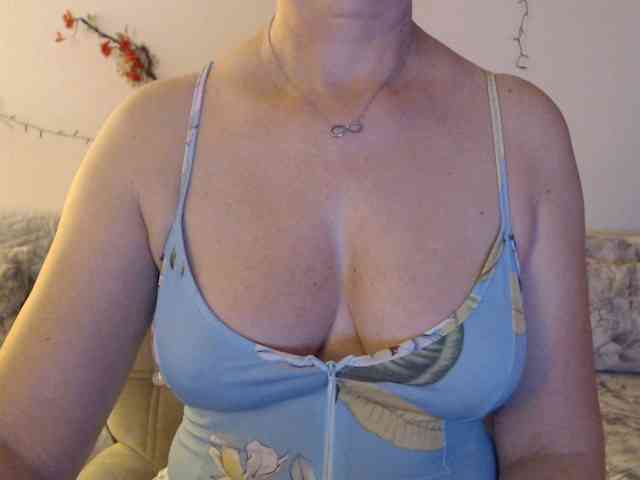 goodSnowQueen webcam