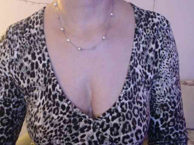 goodSnowQueen webcam