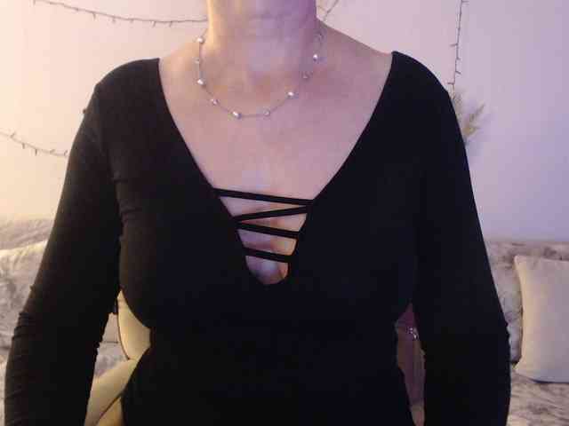 goodSnowQueen webcam