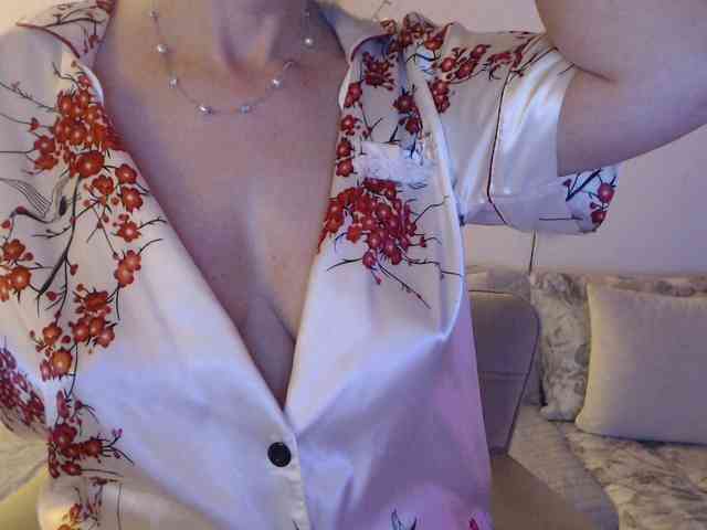 goodSnowQueen webcam