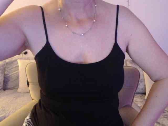 goodSnowQueen webcam