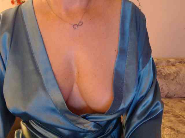 goodSnowQueen webcam