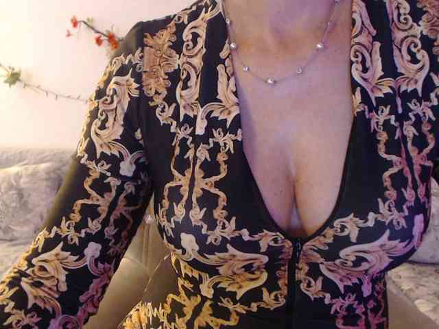 goodSnowQueen webcam