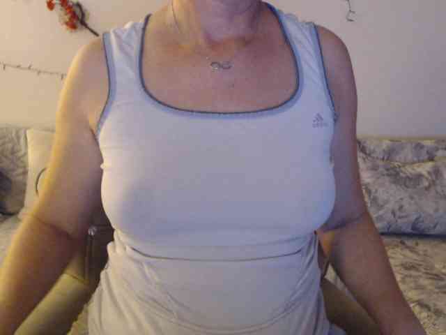 goodSnowQueen webcam