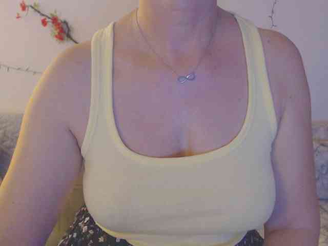 goodSnowQueen webcam