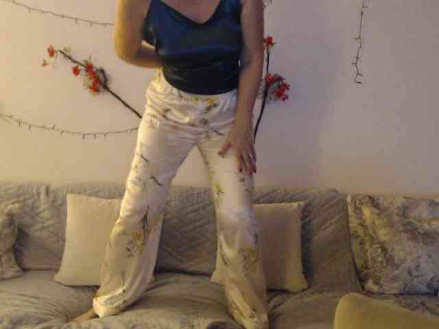 goodSnowQueen webcam