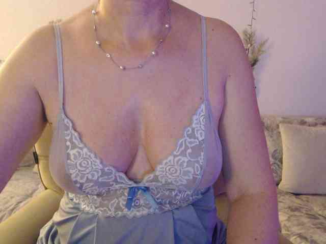 goodSnowQueen webcam