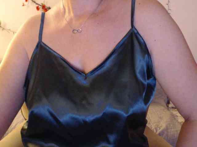 goodSnowQueen webcam