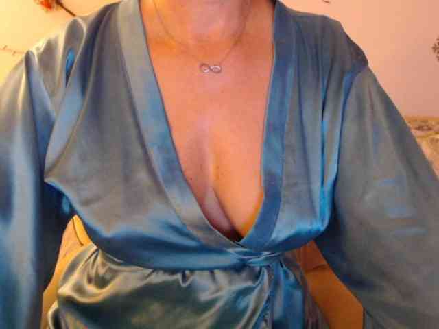 goodSnowQueen webcam