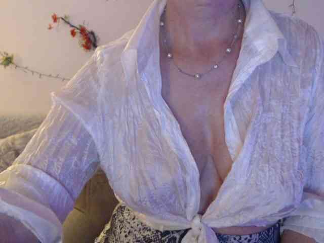 goodSnowQueen webcam