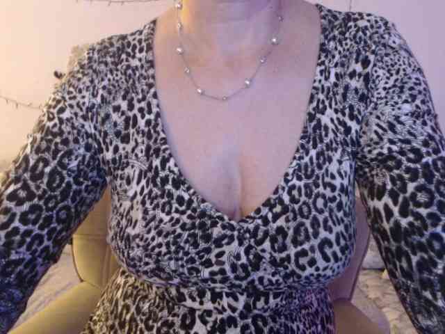 goodSnowQueen webcam