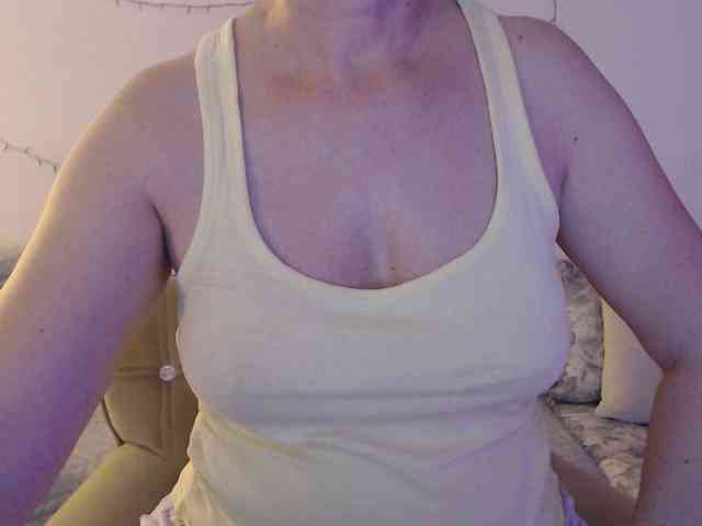 goodSnowQueen webcam