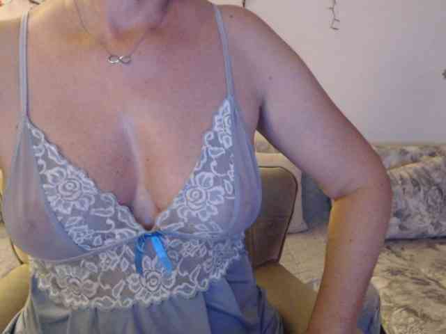 goodSnowQueen webcam