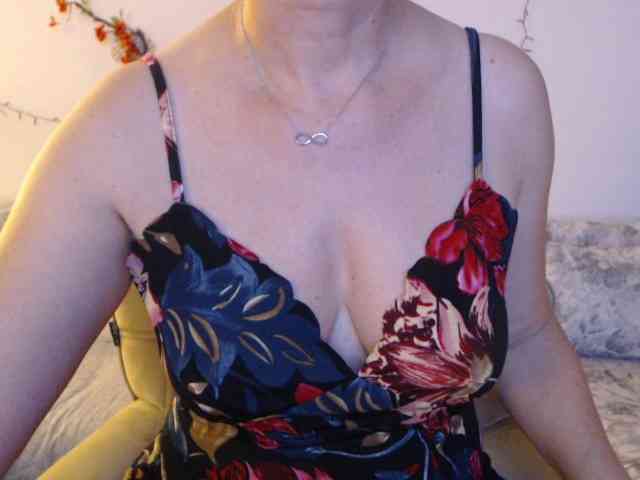 goodSnowQueen webcam