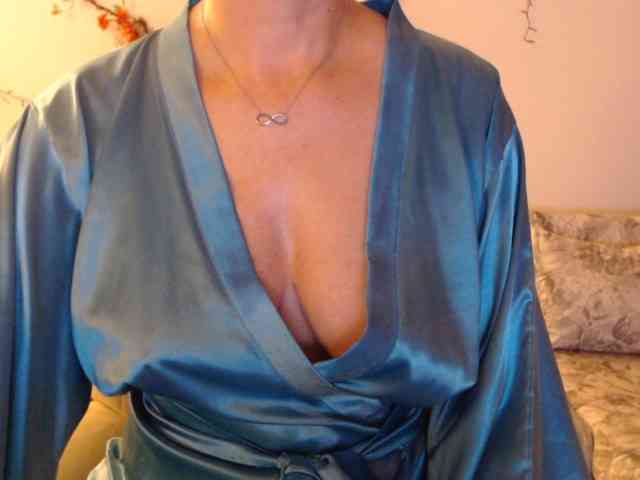 goodSnowQueen webcam