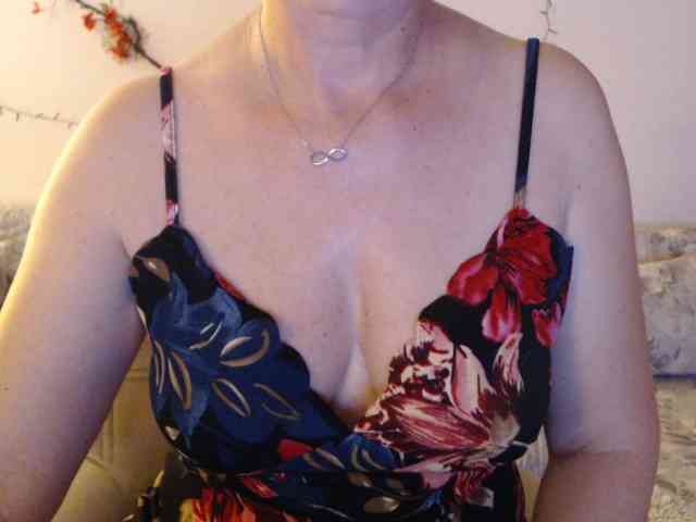 goodSnowQueen webcam