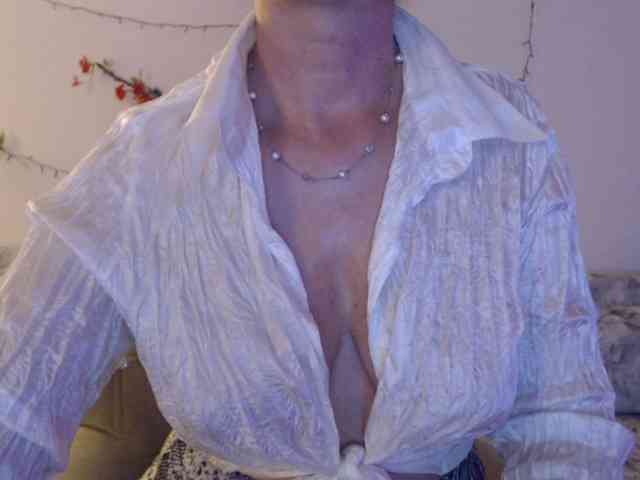 goodSnowQueen webcam