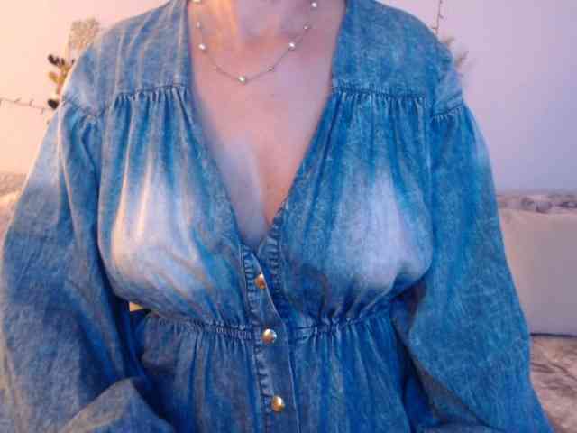 goodSnowQueen webcam