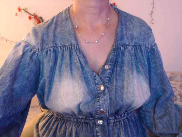 goodSnowQueen webcam