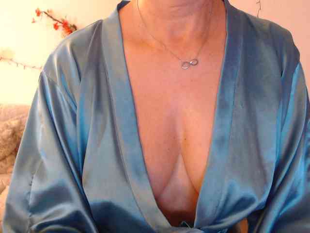 goodSnowQueen webcam