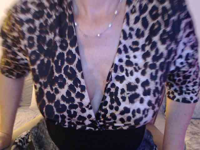 goodSnowQueen webcam