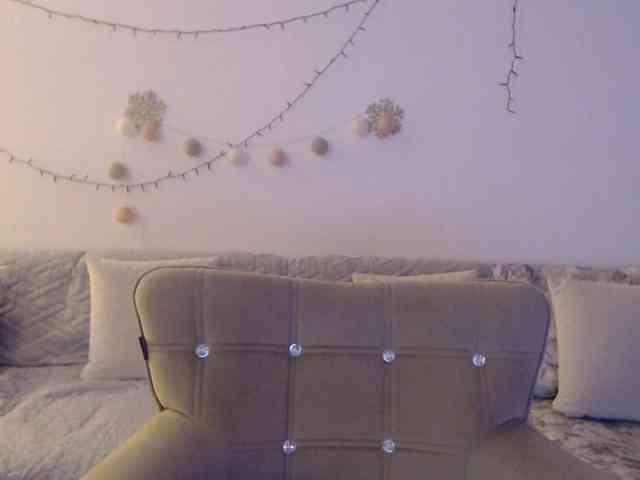 goodSnowQueen webcam