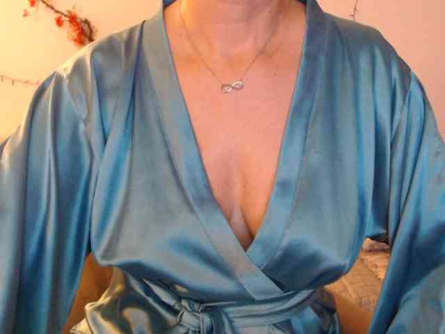 goodSnowQueen webcam