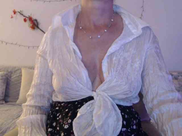 goodSnowQueen webcam