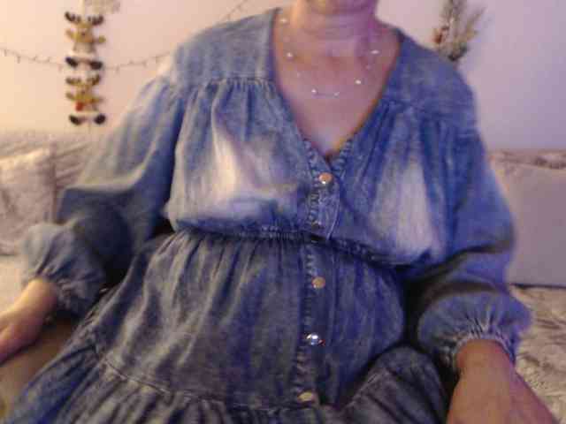 goodSnowQueen webcam