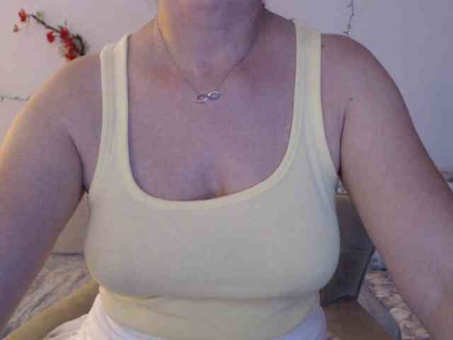 goodSnowQueen webcam