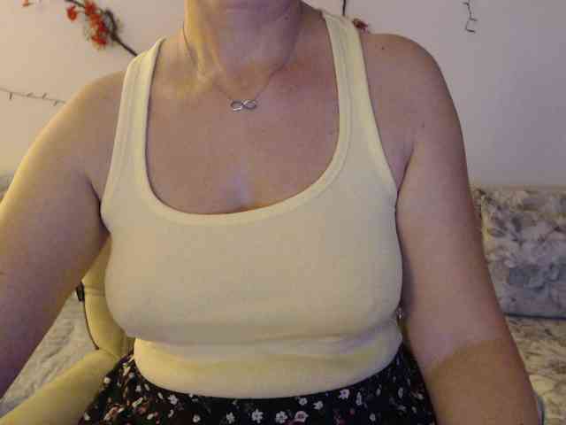 goodSnowQueen webcam