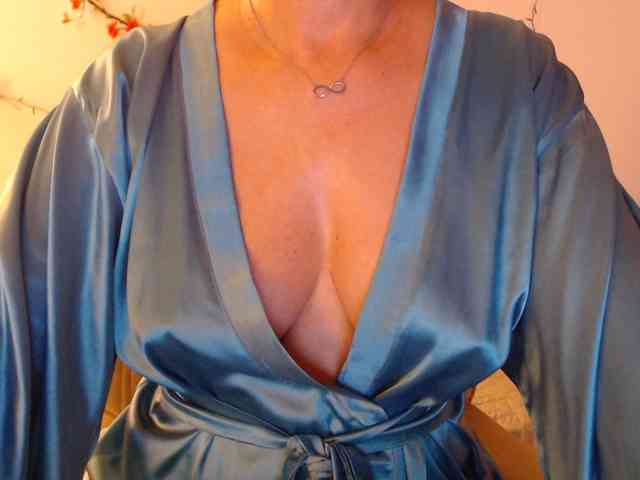 striptease cam GoodSnowQueen