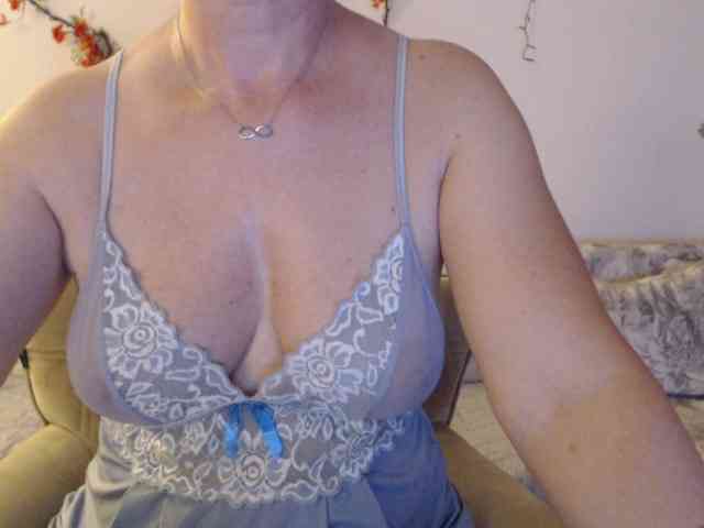 goodSnowQueen webcam