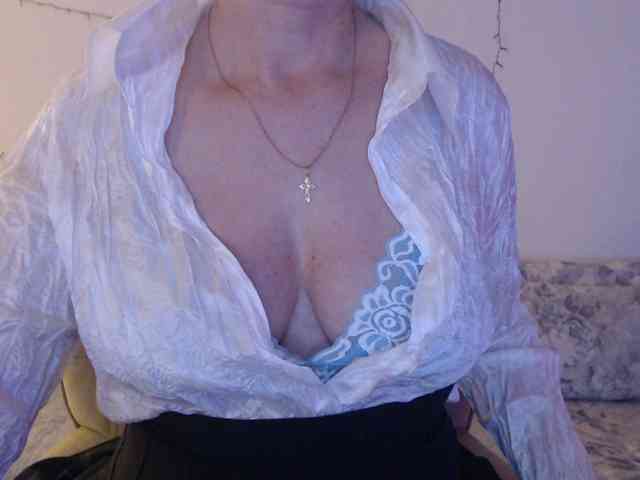 goodSnowQueen webcam