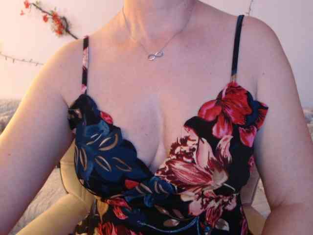 goodSnowQueen webcam