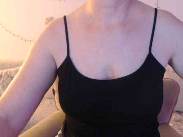 goodSnowQueen webcam