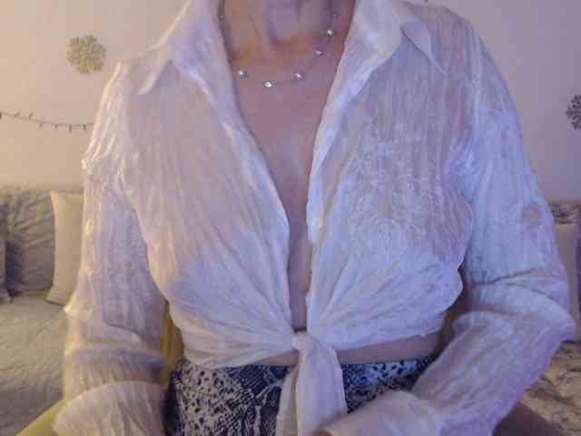 goodSnowQueen webcam